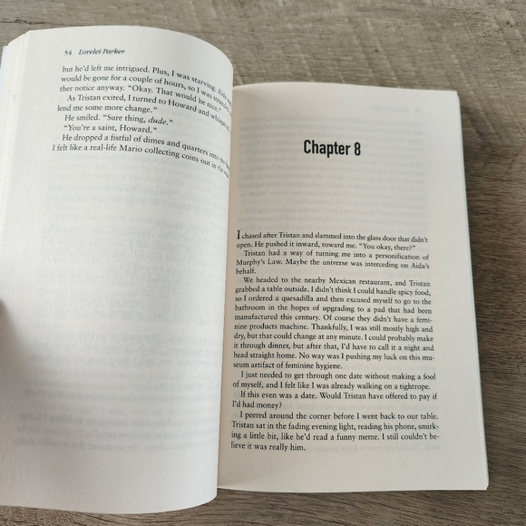 Romance Book Bundle The Bookish Life of Nina Hill & Crushing It - Picture 9 of 12